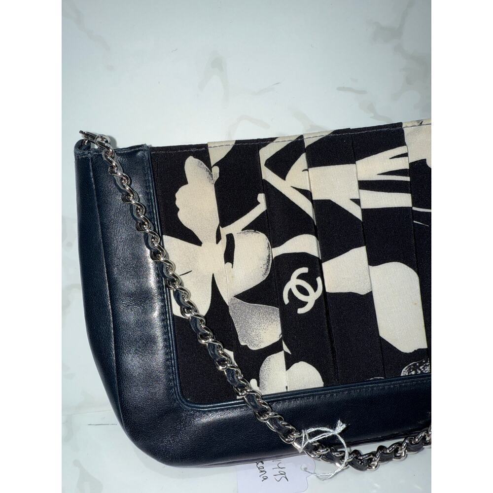 Chanel navy and White Leather and Fabric Shoulder Bag - Picture 3 of 7